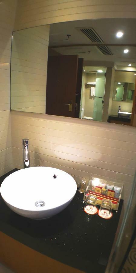 Jingdu Hotel Куанжоу Екстериор снимка